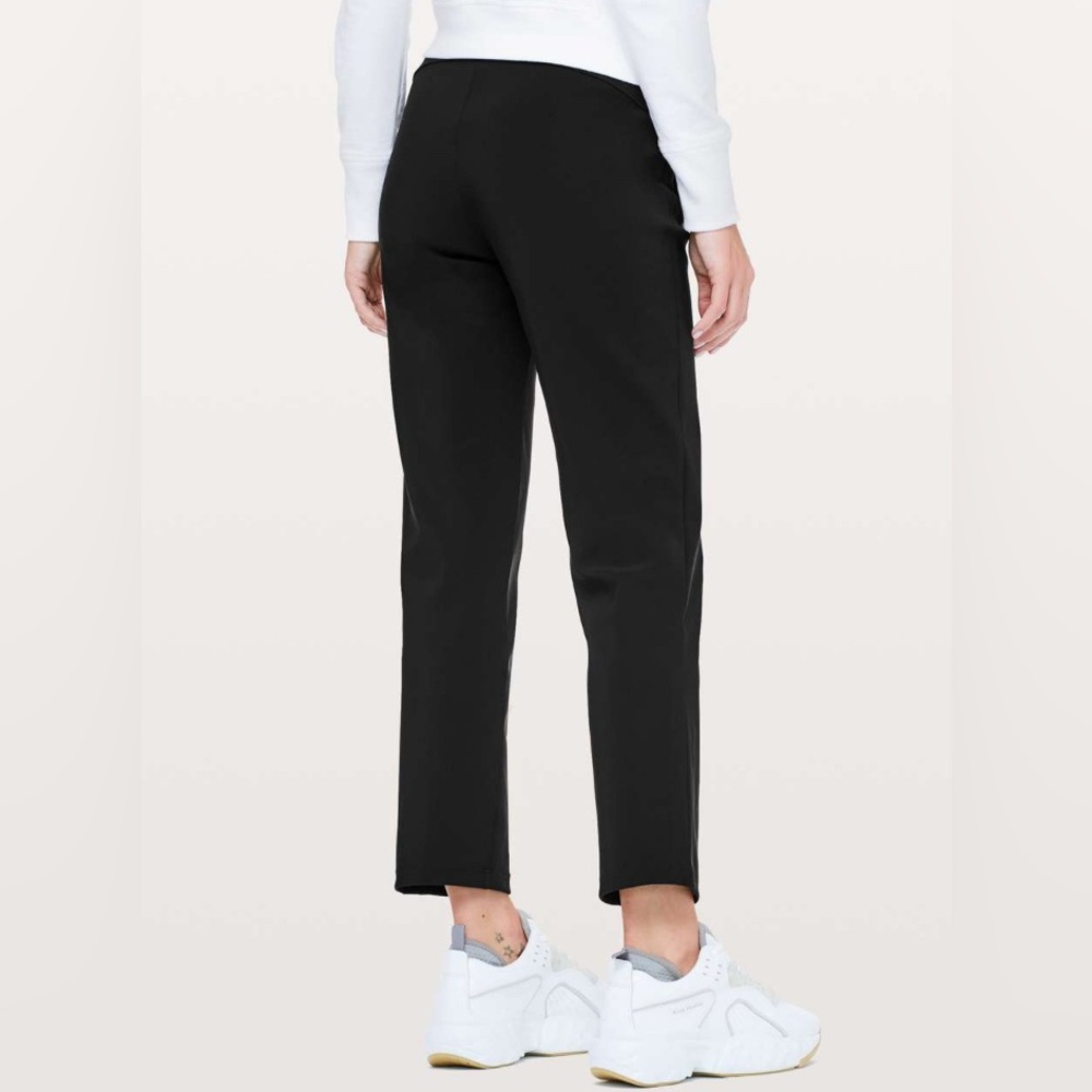 Lululemon On The Move Pant *28"
Black size 12